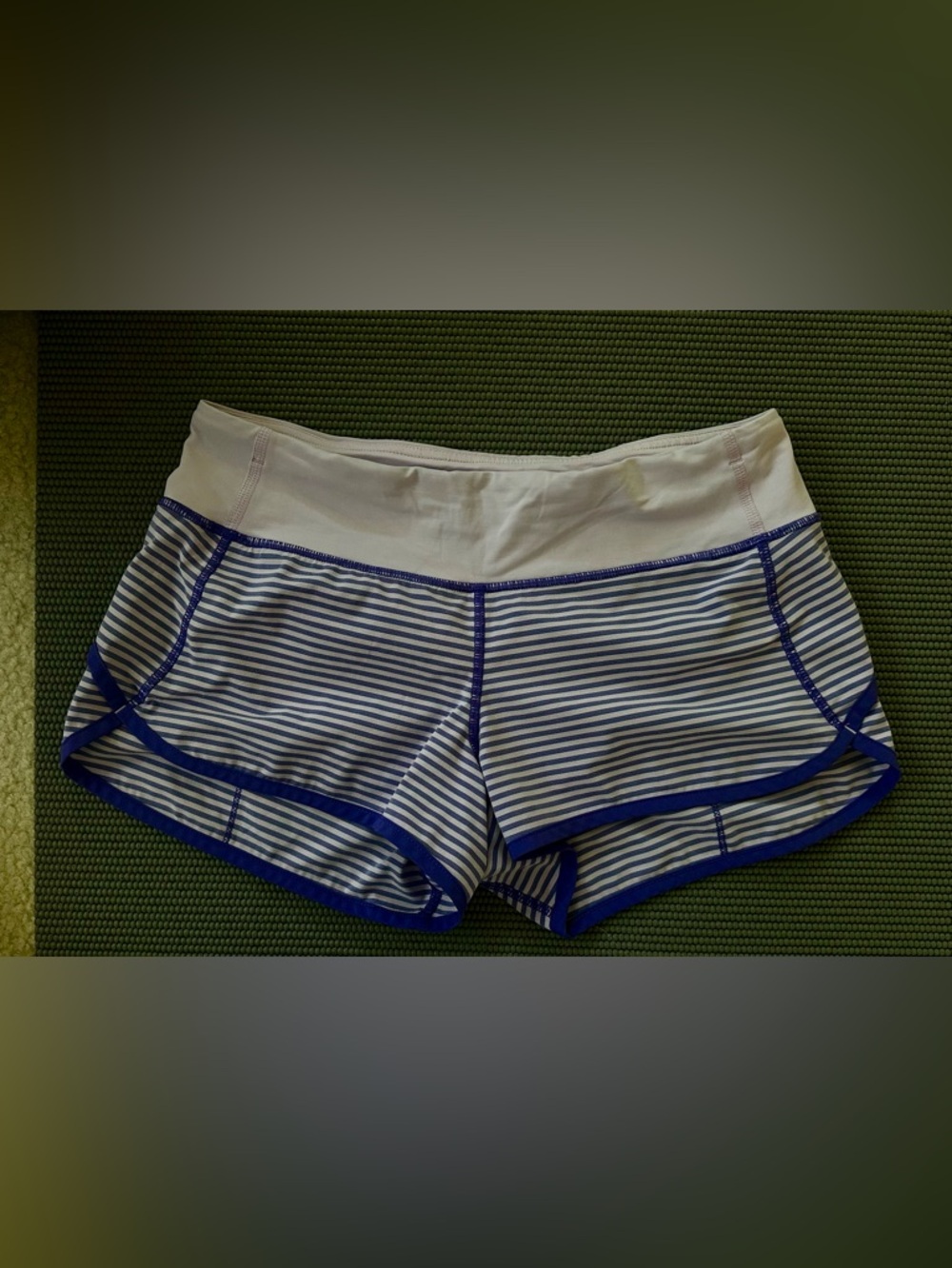Lululemon lavender and purple speed up shorts discontinued size 4